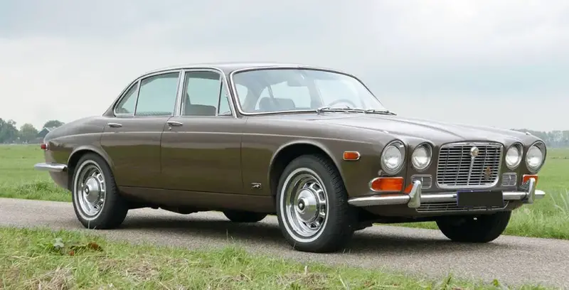 1970 Jaguar XJ6    70's Iconic Cars
