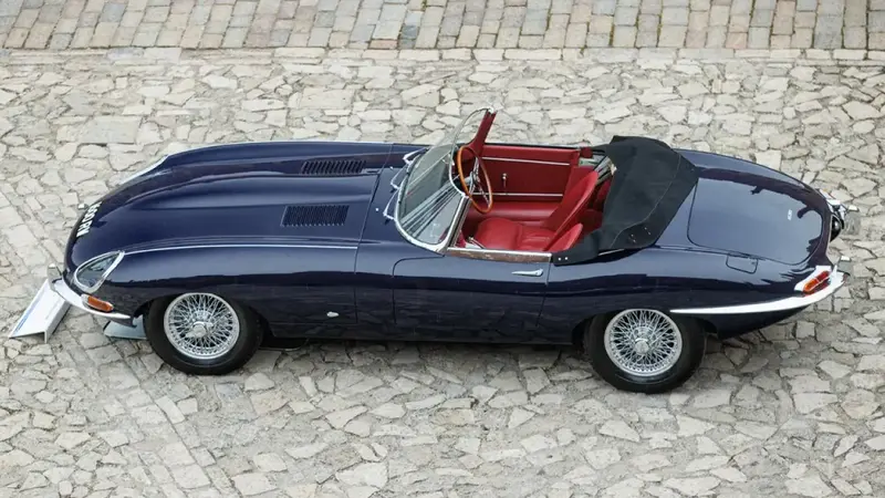 8 1961 Jaguar E Type
