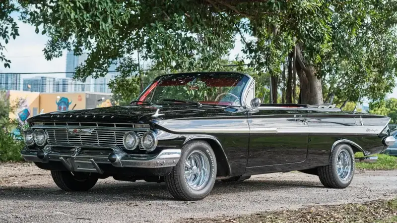 16 1961 Chevrolet Impala Convertible