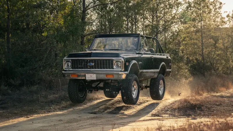 72 Chevrolet Blazer jumping