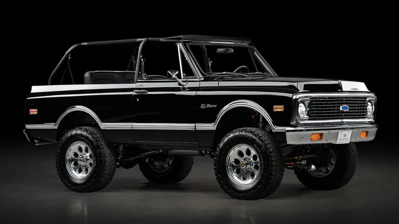 1972 K5 Blazer Front in showroom
