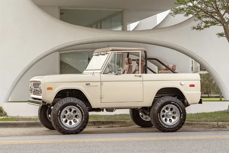 Velocity 1974 Ford Bronco