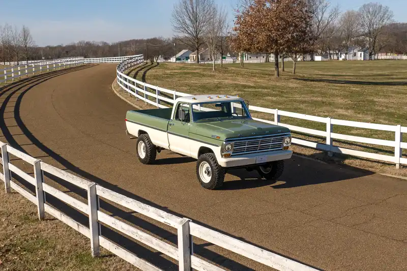 Classic Ford F250 Restomod