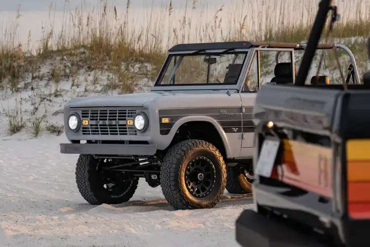 Heritage Series Ford Bronco 01