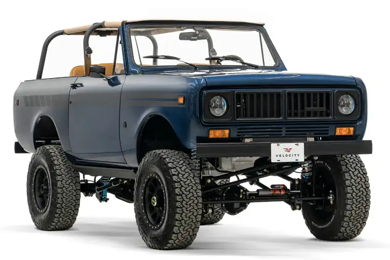 1976 North Sky Blue IH Scout 2_1Main Card