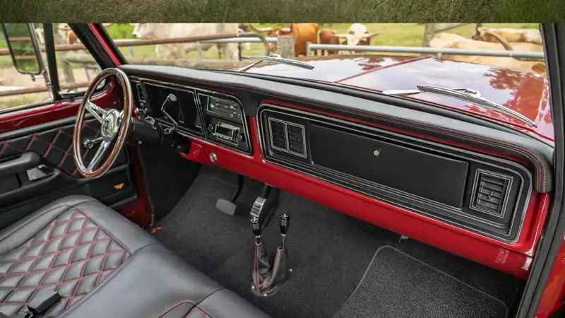 1975 Classic Ford F250 Dentside restomod custom interior