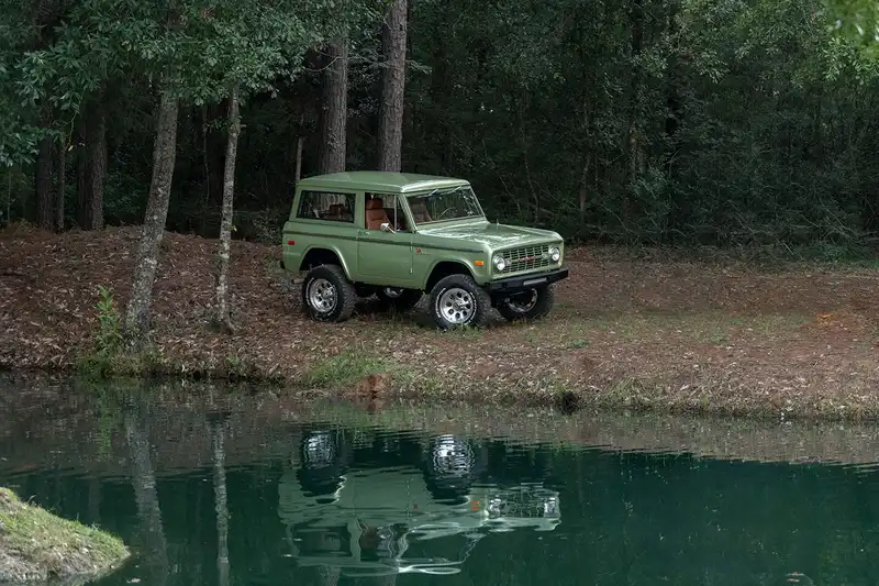 Apple Green Classic Ford Bronco 93407