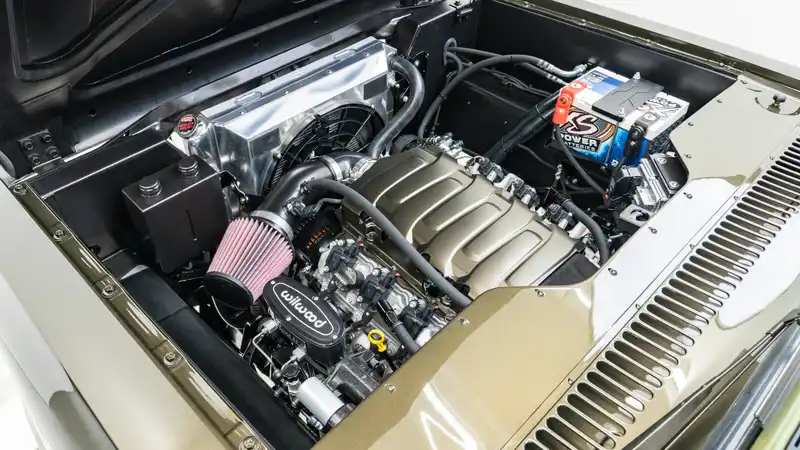1973 International Scout II_26 GM 6.2L LT1 Engine