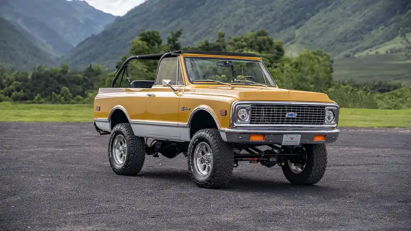 Classic Chevy K5 Blazer Restomod War Bonnet Yellow Mountains