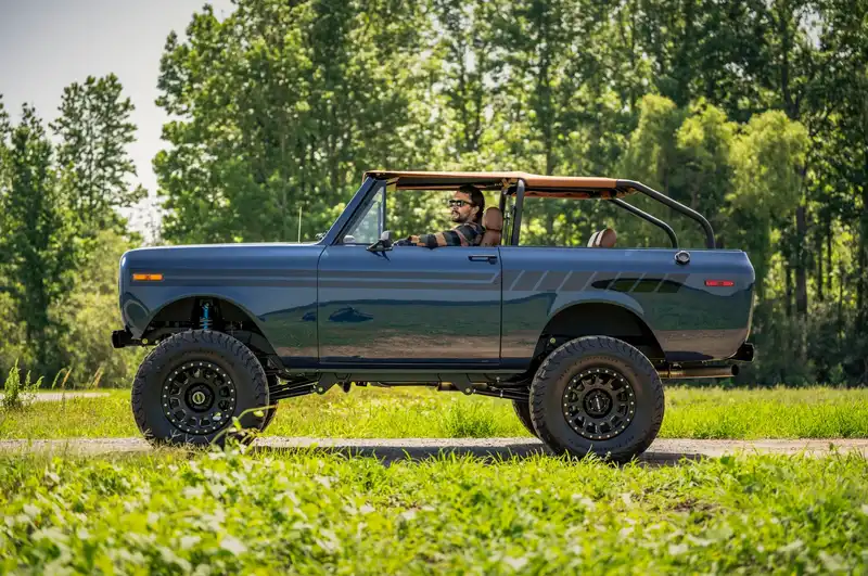Velocity Scout II 4x4 Restomod in the Country