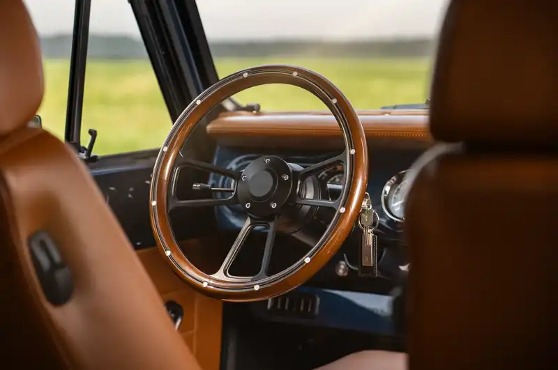 Velocity Scout II 4x4 Restomod Interior