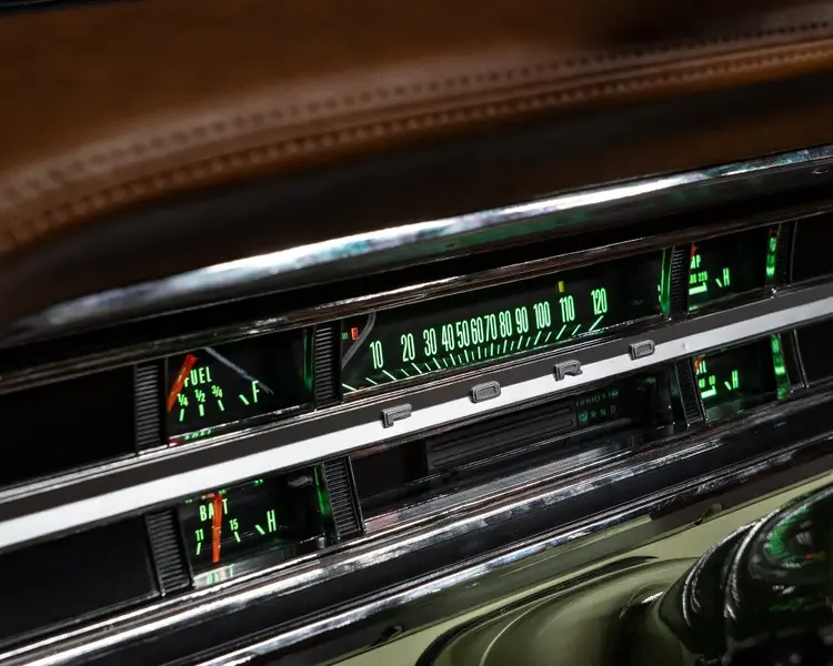 Classic F100 Interior Features 03 01
