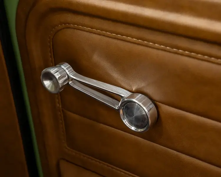 Classic F100 Interior Features 03 02