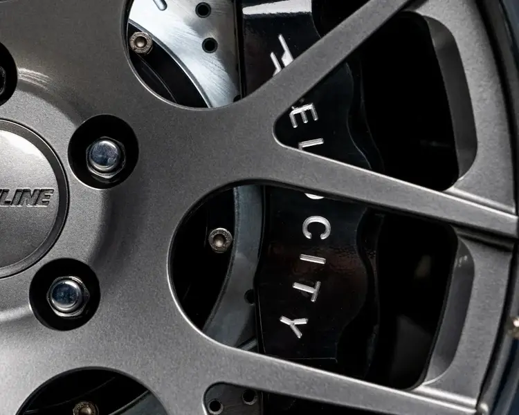 Classic F100 Foundation Features 03