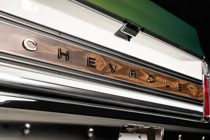 Woodgrain Trim Molding on tailgate