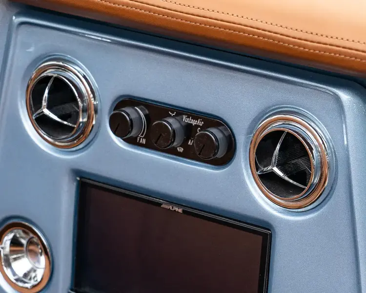 Blazer Stereo Screen 01