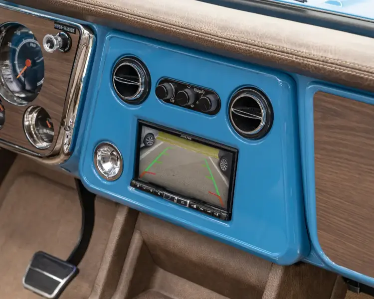 Blazer Stereo Screen 02