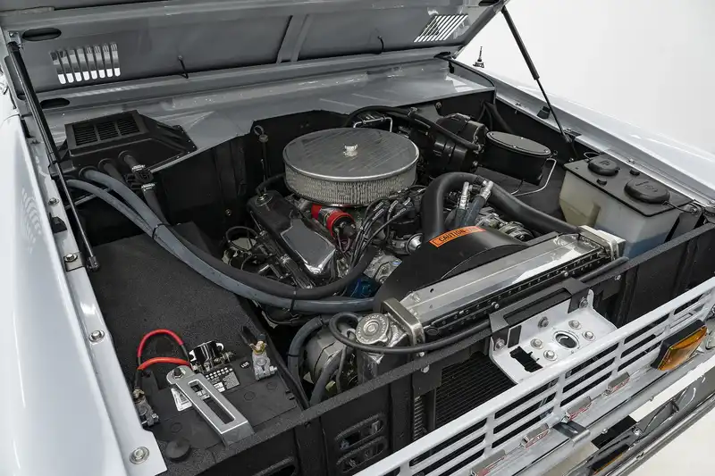 Classic Ford Bronco 302 Cid V8