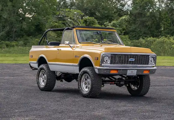 Featured Build: Attack Any Terrain In This War Bonnet Classic Chevy K5 Blazer