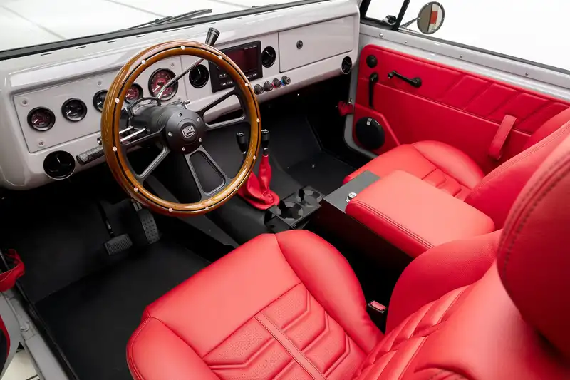Classic International Scout 80800 Restomod Interior