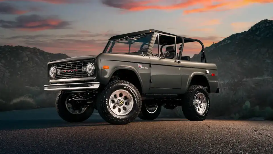 1971 Early Ford Bronco Lifestyle 01