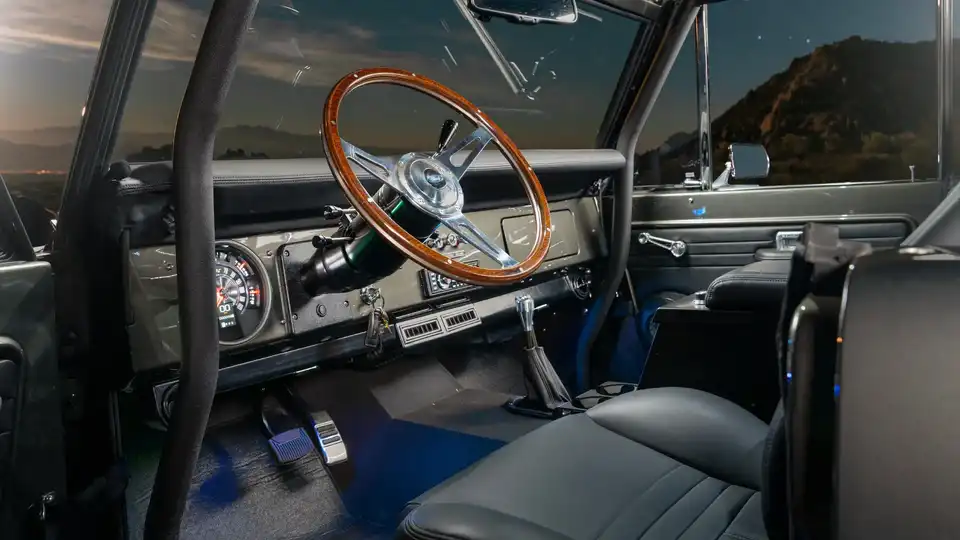 1971 Early Ford Bronco Lifestyle 02
