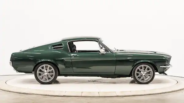1968 Classic Ford Mustang_8 Passenger Side