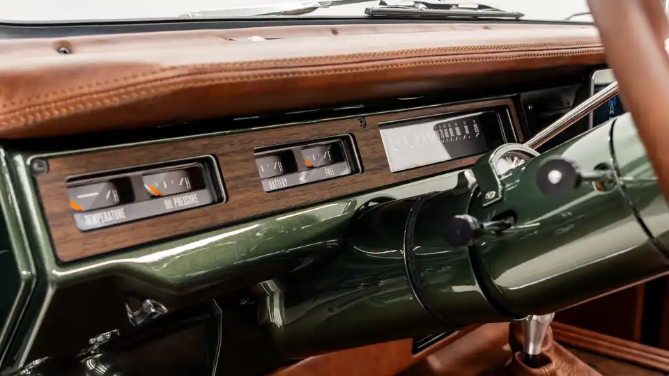 1973 Classic IH Scout II_15 Dakota Digital Gauges