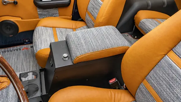 1970 Early Ford Bronco Ranger_17 Front Interior