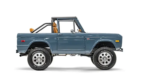 1971 Vintage Ford Bronco_8 Passenger Side