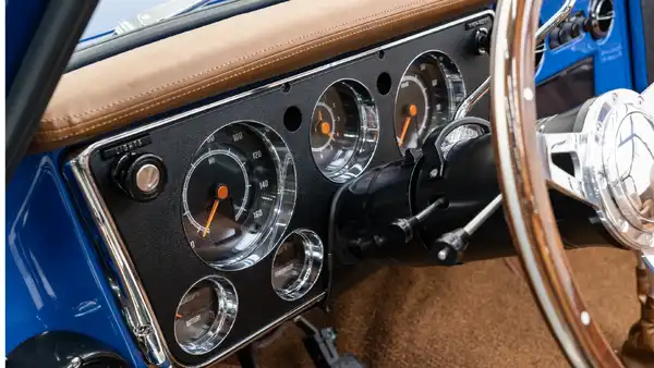 1972 Chevy K5 Blazer_15 Dakota Digital Gauges