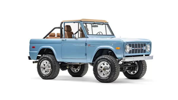 1968 Brittany Blue Classic Ford Bronco_0003_Passenger Front Qtr