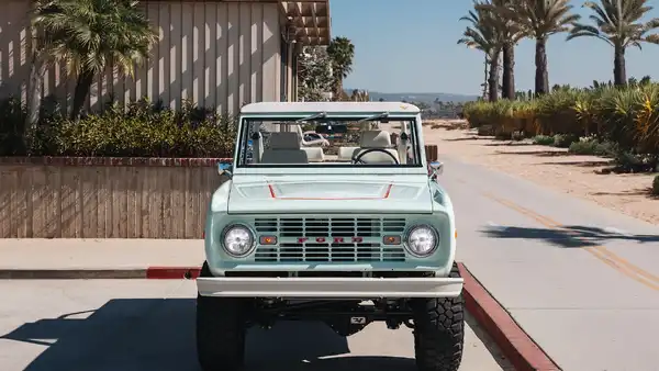 Classic Ford Bronco 9664 Beach