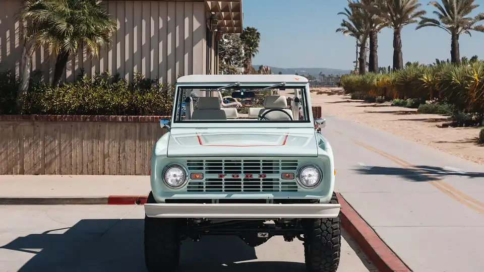 Classic Ford Bronco 9664 Beach