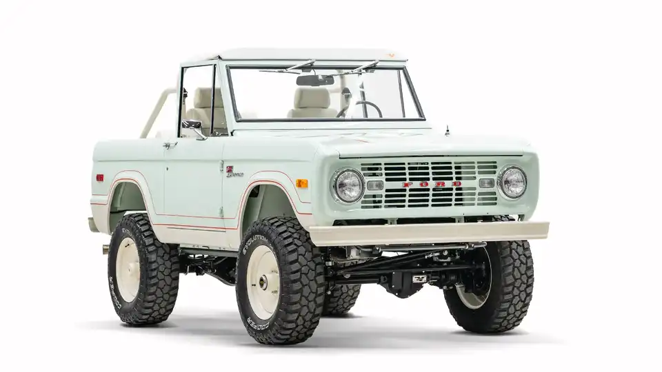 Mint Classic Ford Bronco_6 Passenger Side Front 