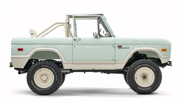 Mint Classic Ford Bronco_8 Passenger Side