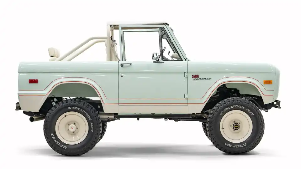 Mint Classic Ford Bronco_8 Passenger Side