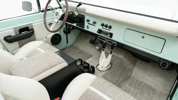 Mint Classic Ford Bronco_17 Front Interior