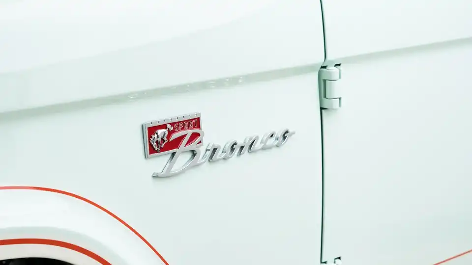 Mint Classic Ford Bronco_24 Exterior 