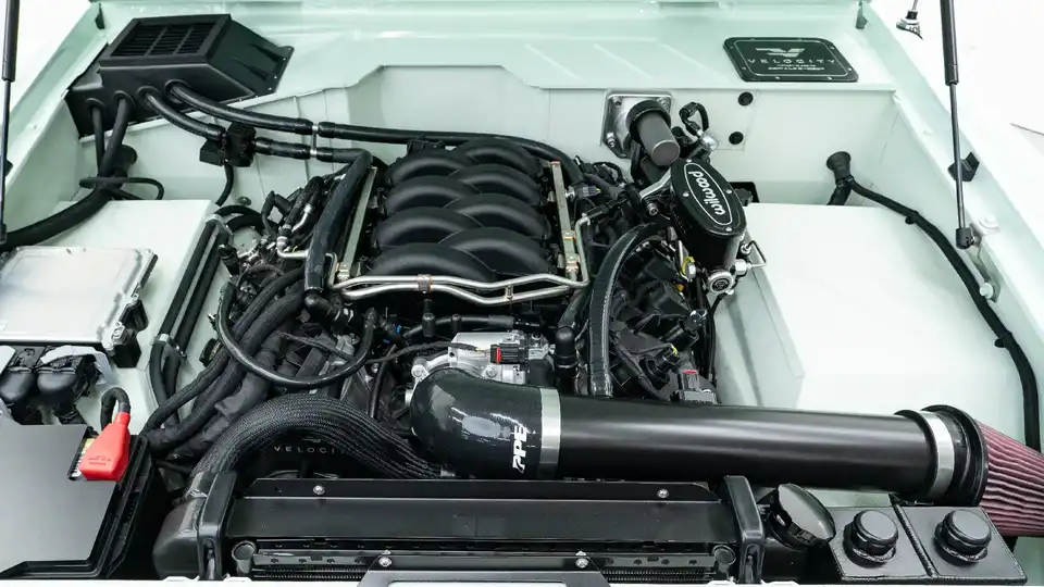 Mint Classic Ford Bronco_28 V8 Coyote Engine