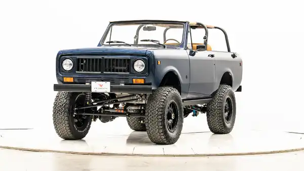 1973 IH Scout_4 Drivers Side Front 