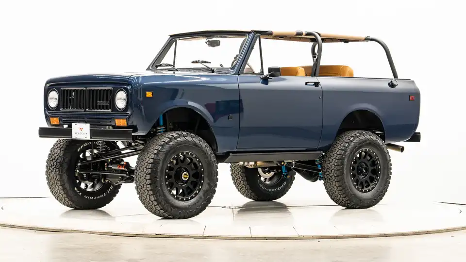 1973 IH Scout_3 Drivers Side Front 3.4