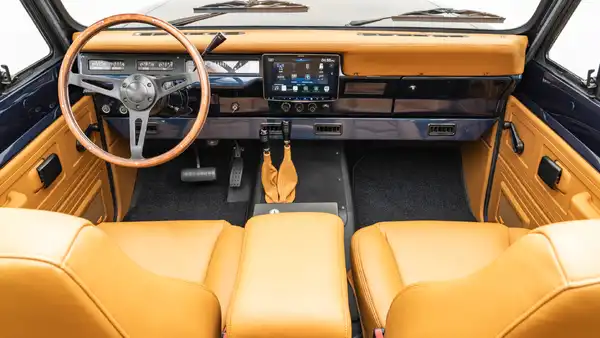 1973 IH Scout_ 14 15 Driver Side Interior