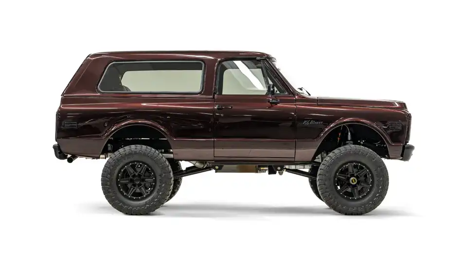 Tom Segura's 1971 Chevy K5 Blazer_8 Passenger Side