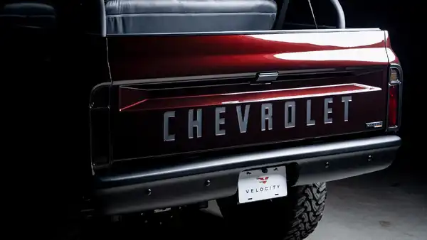 ★ シボレー & GMC トラック カタログ c10 3100 サバーバン k5 Tom Segura's Custom 1971 K5 Blazer: A Stand-Up Classic