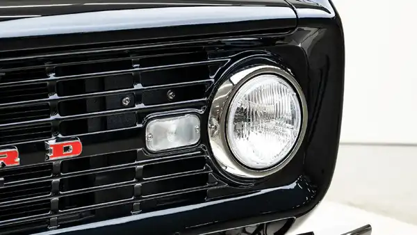 1974 Black Ford Bronco_24 Exterior 