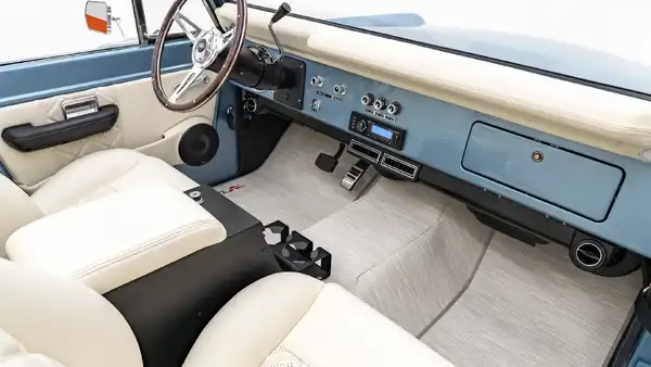 1968 Ford Bronco_18 Passenger Side Interior