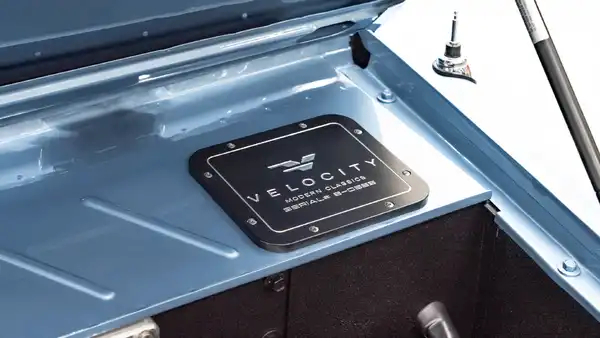 1968 Ford Bronco_28 V8 Coyote Engine