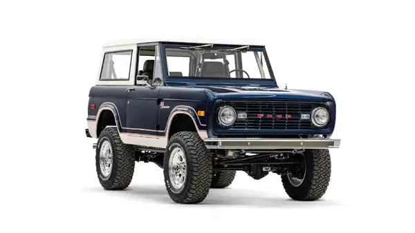 1976 Classic Ford Bronco_6 Passenger Side Front 