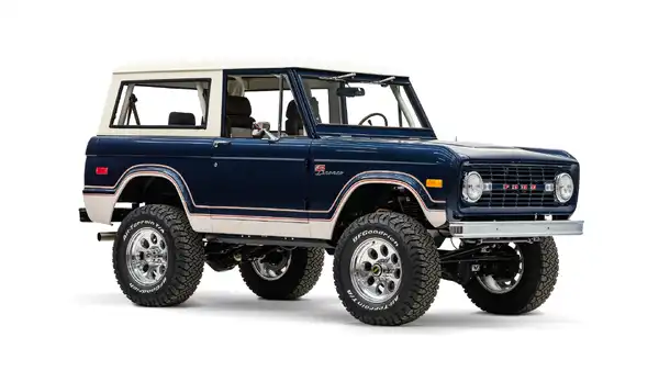 1976 Classic Ford Bronco_7 Passenger Side Front  3.4